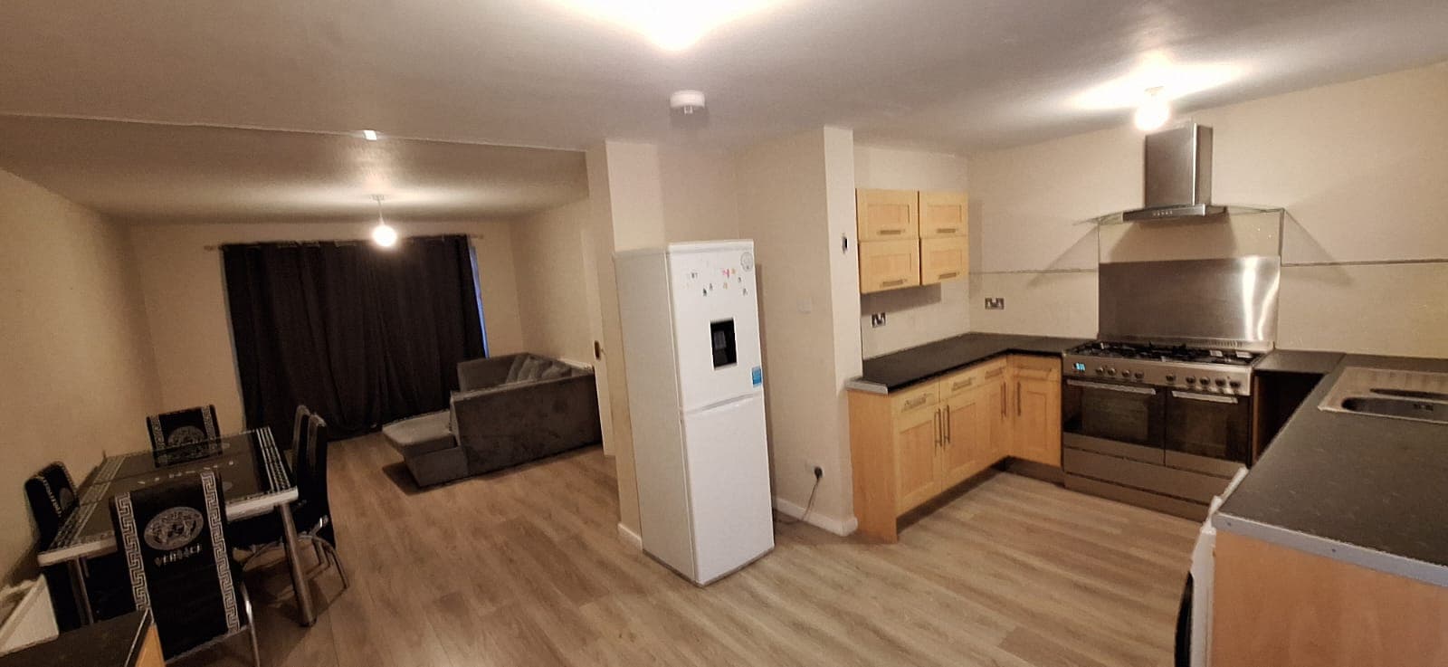 Charming 3-Bedroom Family Home - Image 2